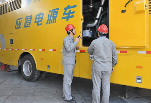 大观如何清理被灰尘覆盖的机油散热器？
